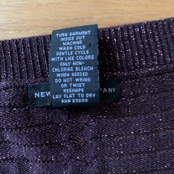 New York & Company Purple Metallic V-neck Sweater - Large - Picture 9 of 13